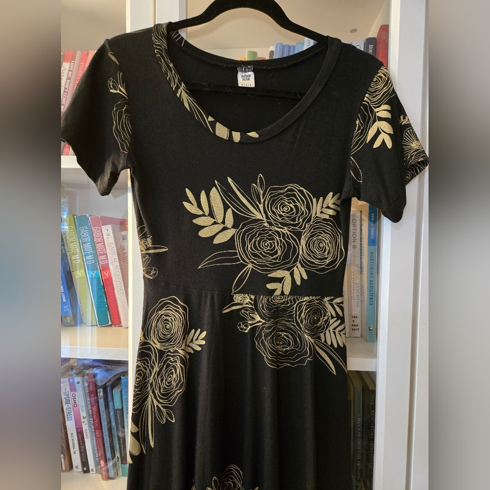 ✨️HOST PICK✨️ 🇨🇦 Handmade in Canada Fit & Flare Floral Dress by Poison Pear - Picture 4 of 9